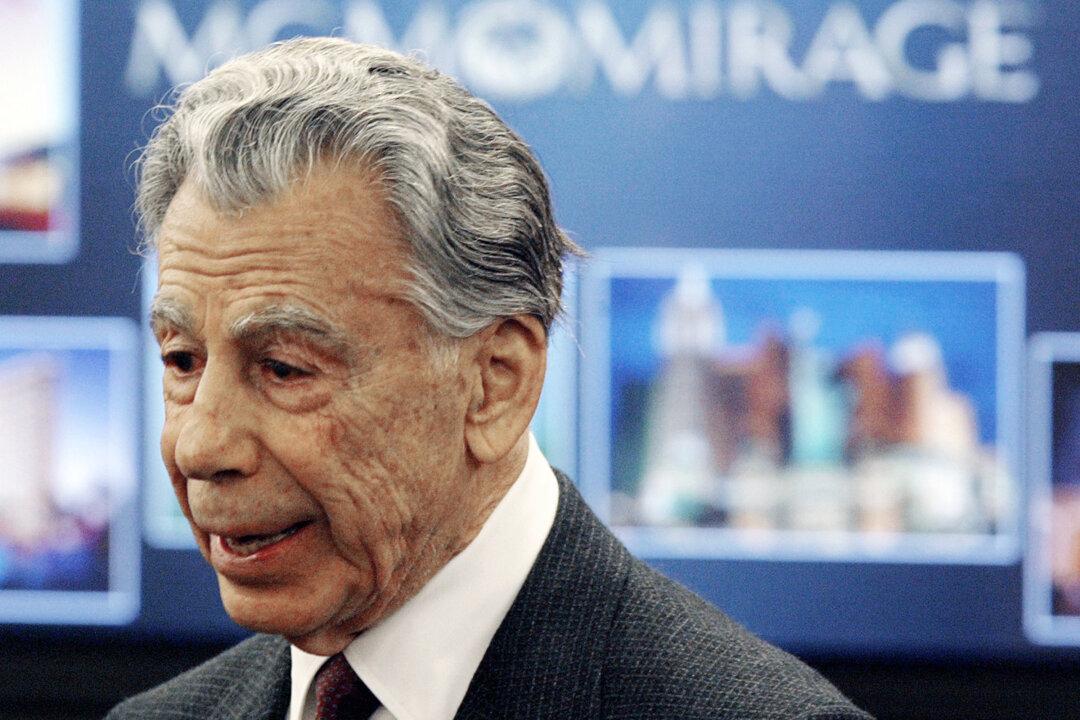 Kirk Kerkorian, Billionaire and Las Vegas Casino Mogul, Dies