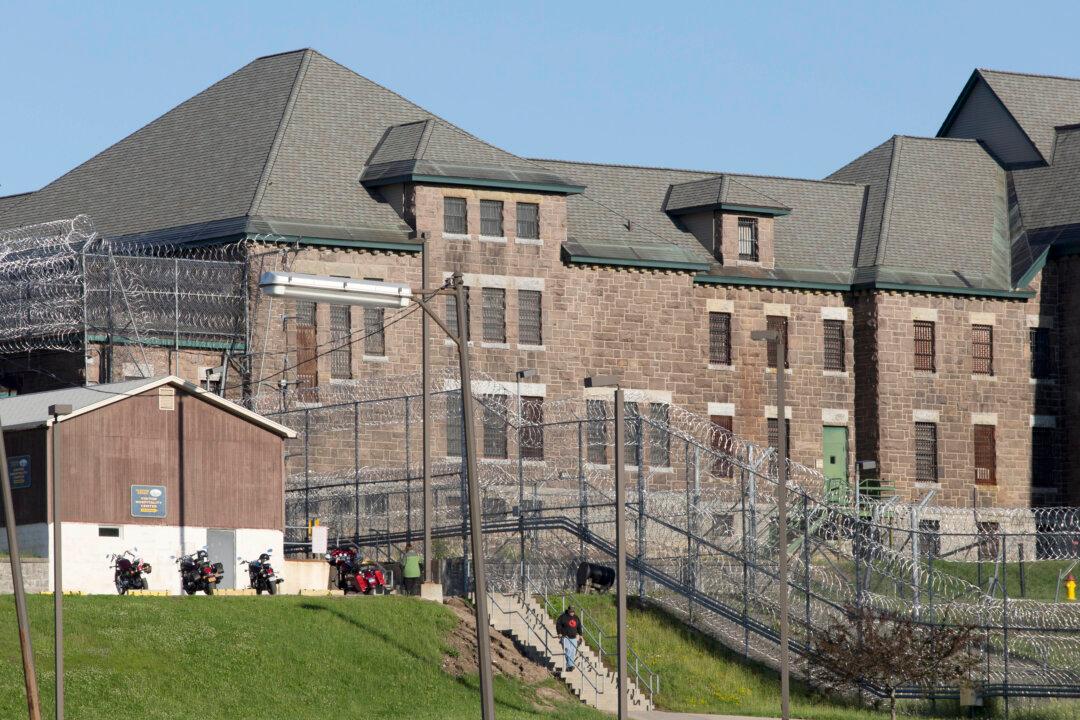 The Latest on NY Prison Escape: DA Confirms Murder Plot