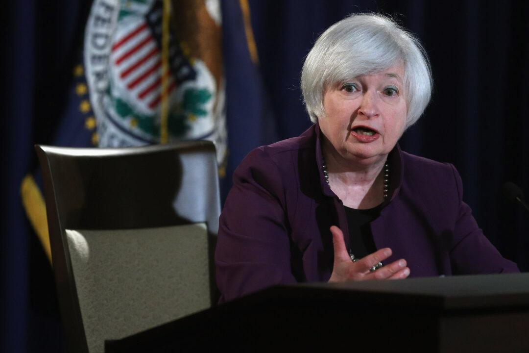 Fed Keen on Raising Rates, Albeit Slowly