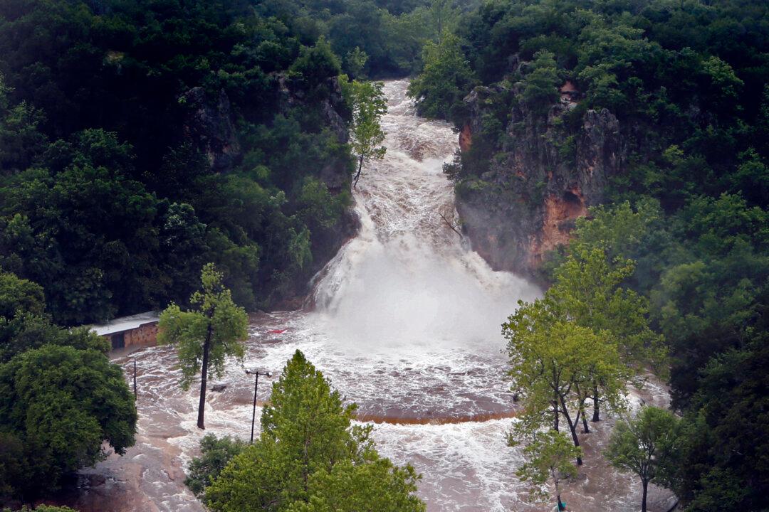 Storm Heads Northeast After Flooding Oklahoma, Arkansas