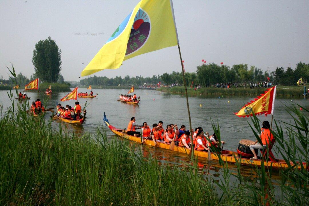 How a Poetic Martyr Inspired the Dragon Boat Festival
