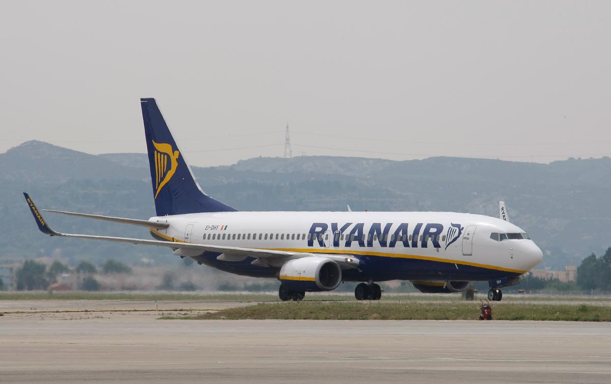 Ryanair Says No Emergency Landing in Warsaw, Hoax Threat