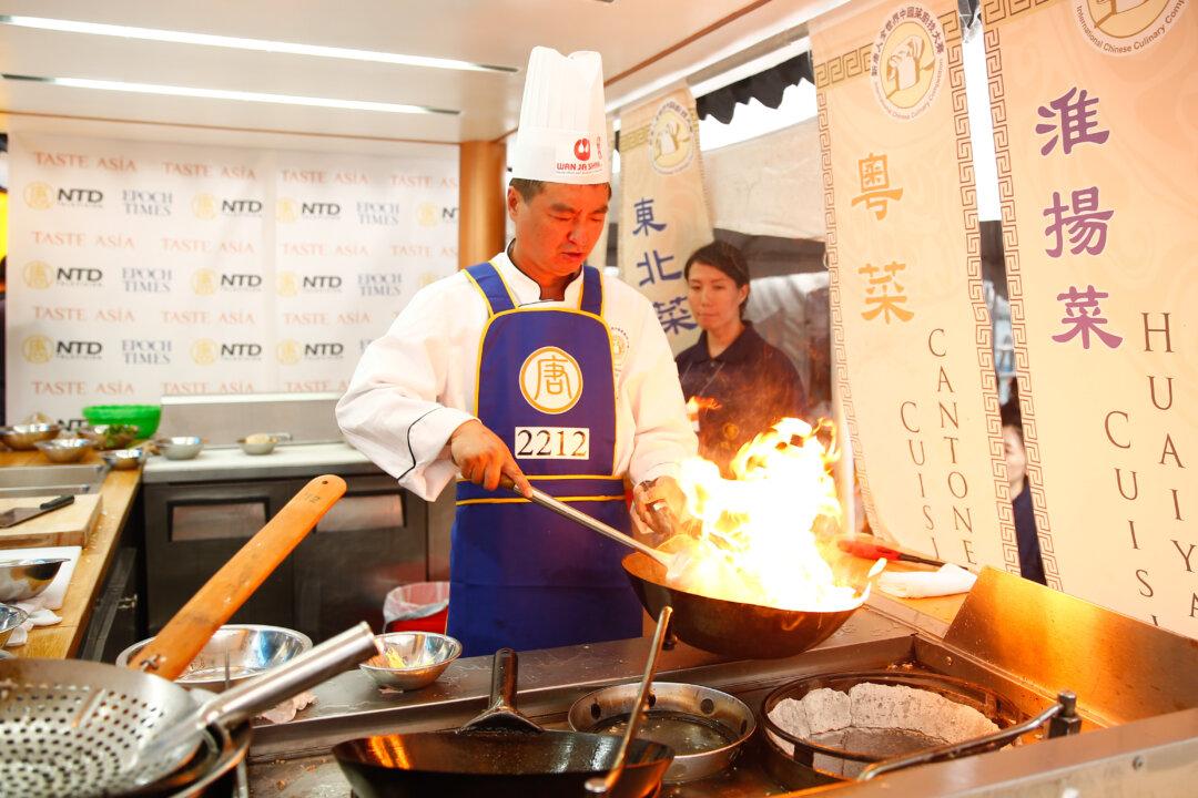 Chinese Chefs Compete for Gold in Times Square Culinary Competition