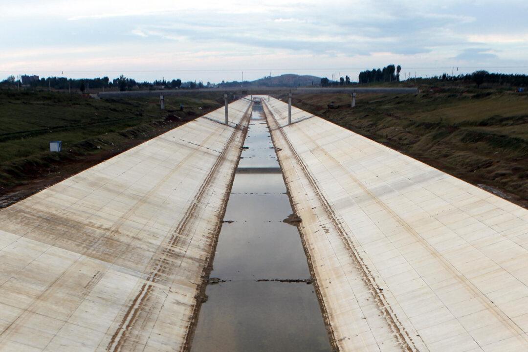 How China Wasted 80 Billion Dollars Building Water Canals