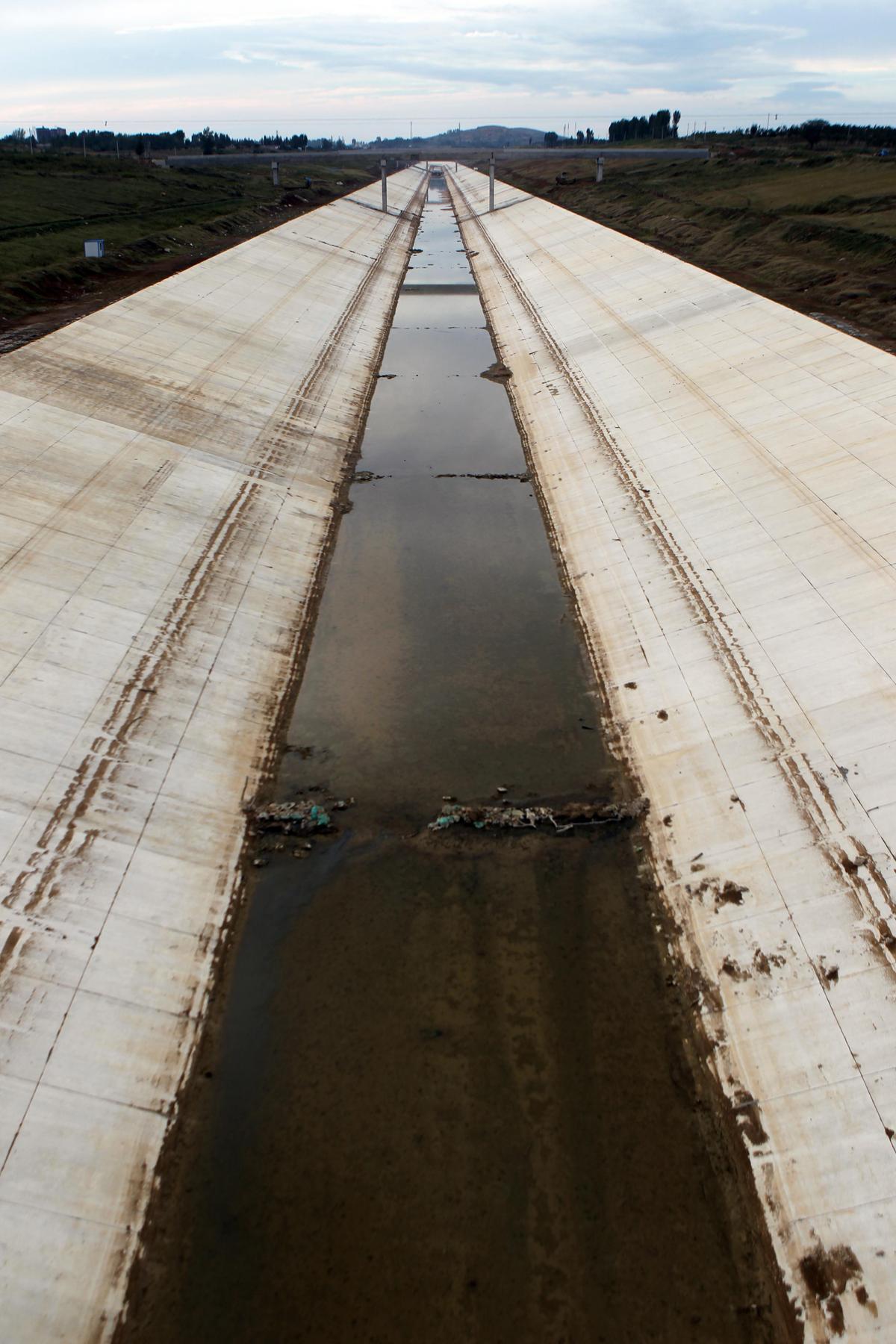 How China Wasted 80 Billion Dollars Building Water Canals
