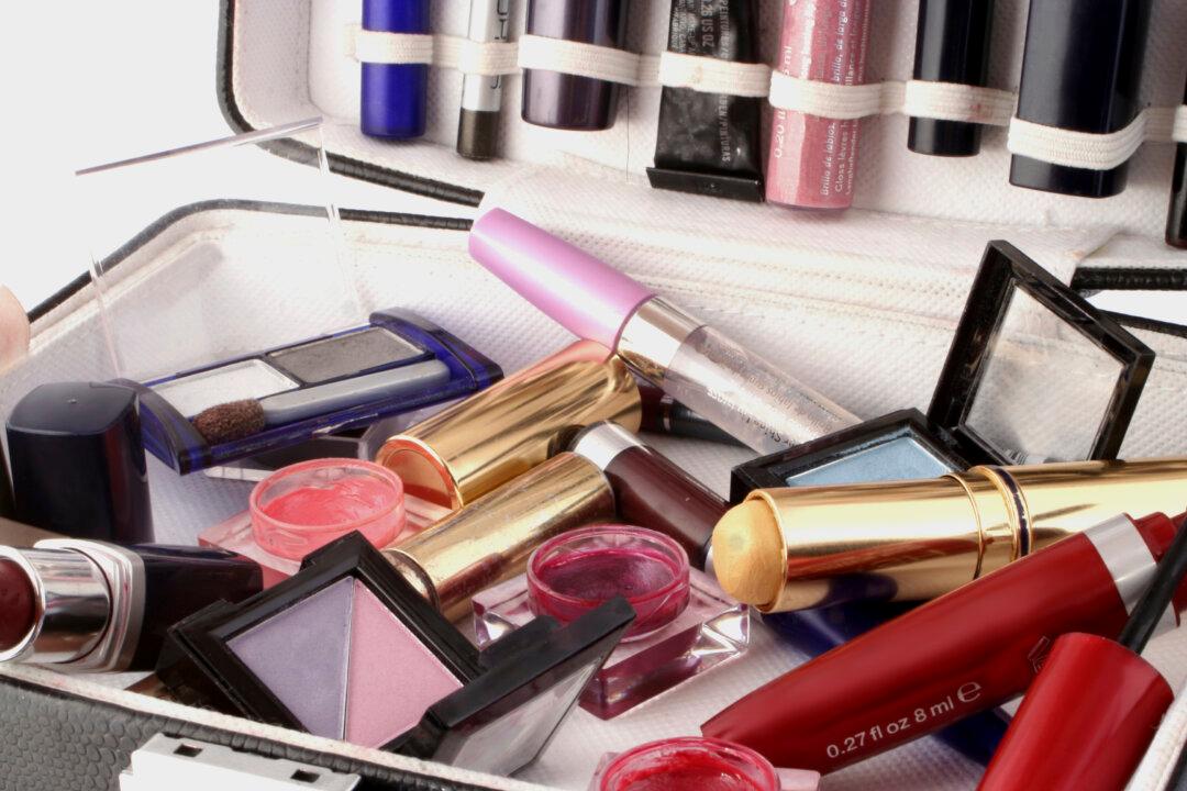 Fake Cosmetics on eBay and How to Avoid Getting Harmed