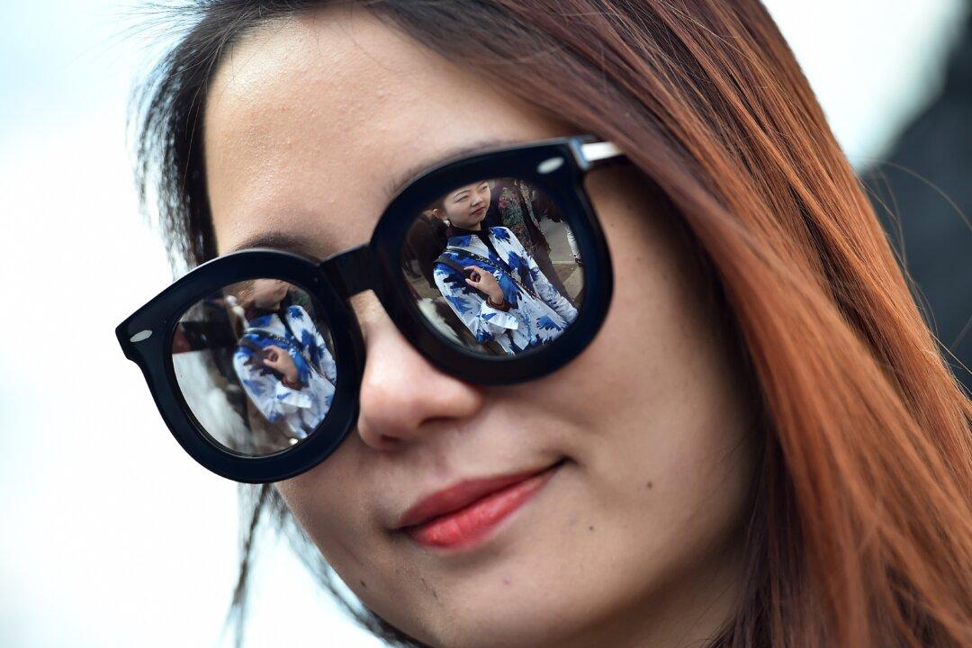 Woman Uses Facebook to Tackle Fendi Sunglasses Problem