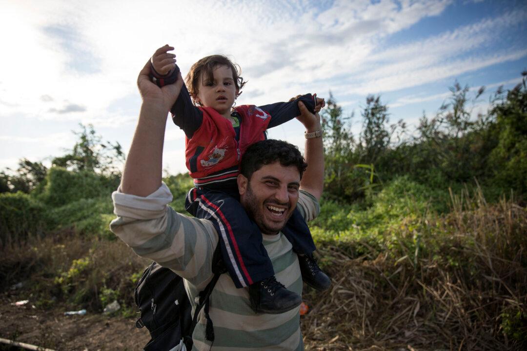 Migrants Flood Into Germany, Enjoy Positive Welcome