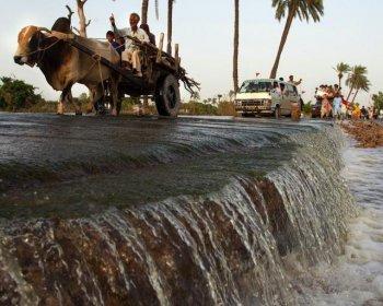 Taliban Threatens Aid Workers in Flood-Weary Pakistan