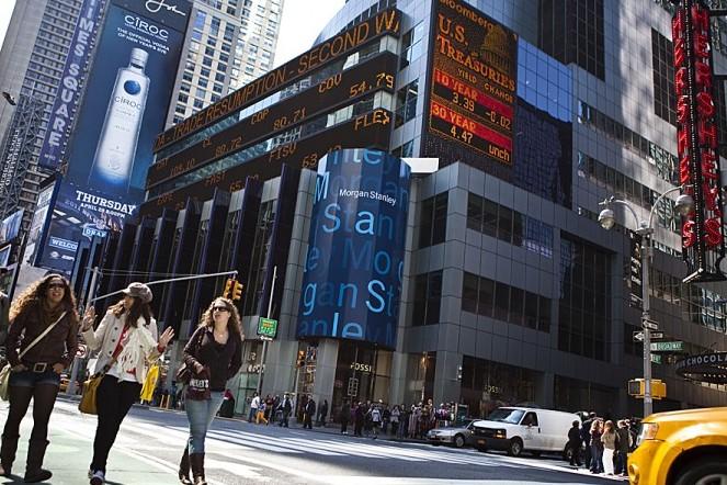 Morgan Stanley to Cut Bankers’ Pay