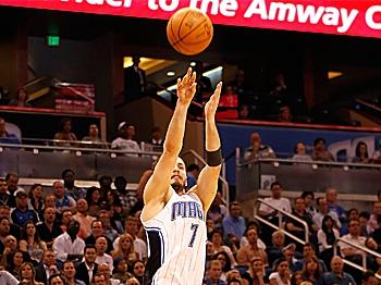 Magic Rout Hawks to Hang on for Game 6