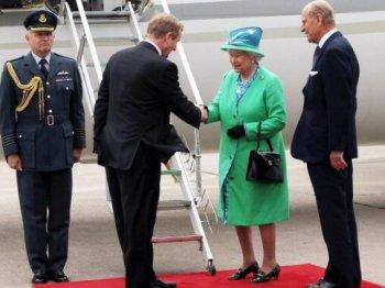 Queen Honours Dead Republicans in Historic Ireland Visit