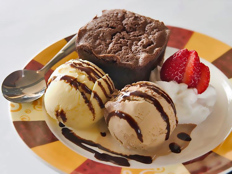 Brownie à la Mode: A Simple and Easy Dessert