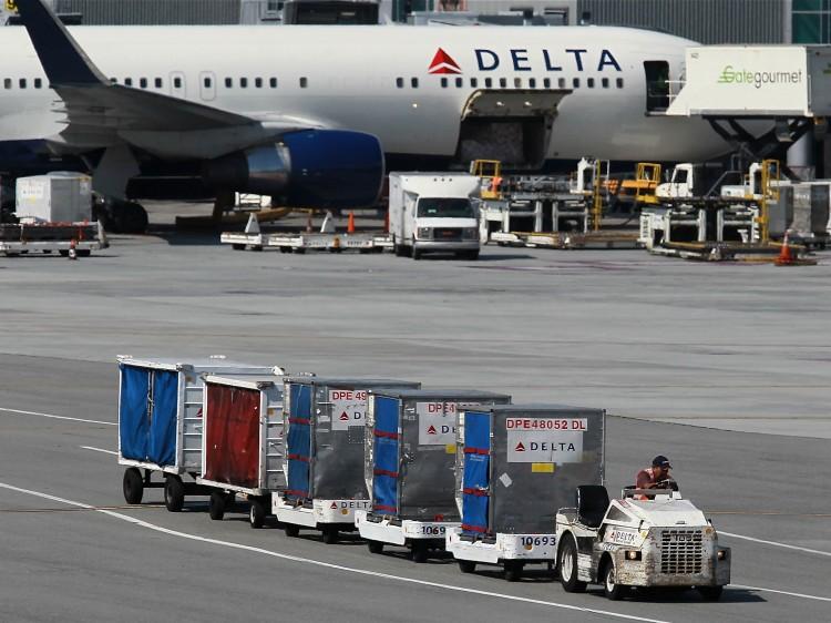 Needles Found in Sandwiches on Four Delta Flights