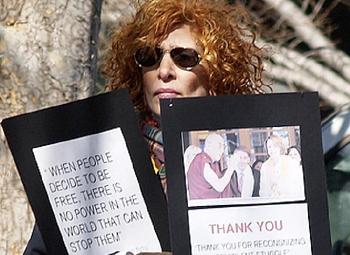 New Yorker Protests in Tiananmen for Tibet