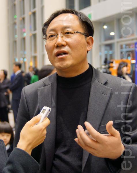 Orchestra Director: Shen Yun Promotes Values of Benevolence, Justice, Courtesy, Wisdom, and Honesty