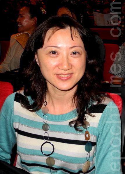 Soprano Praises Shen Yun Vocalists and Dancing Artists