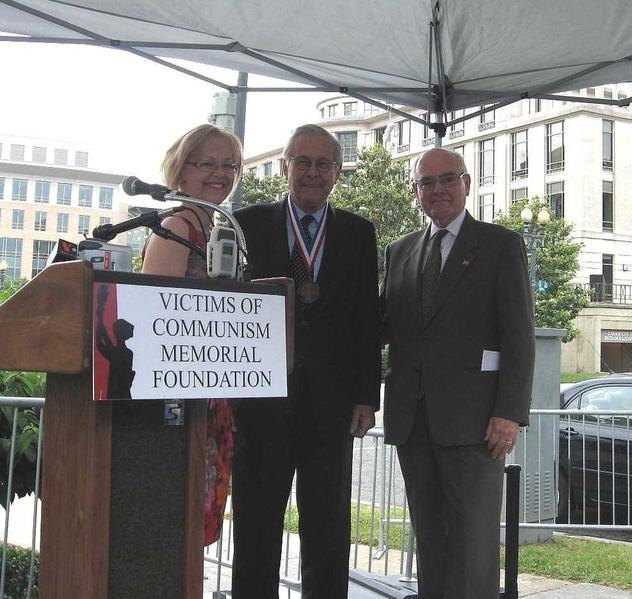 Former U.S. Secretary of Defense Donald Rumsfeld Supports Tuidang