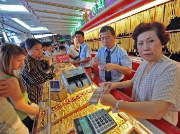 Global Economy: Is Anybody in Control?