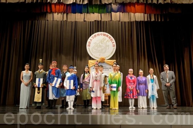 Traditional Chinese Dance Competition Goes on Despite Disturbances