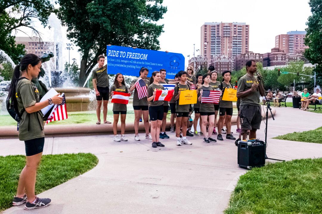 Missouri Officials Welcome Ride2Freedom Cyclists and Their Noble Mission