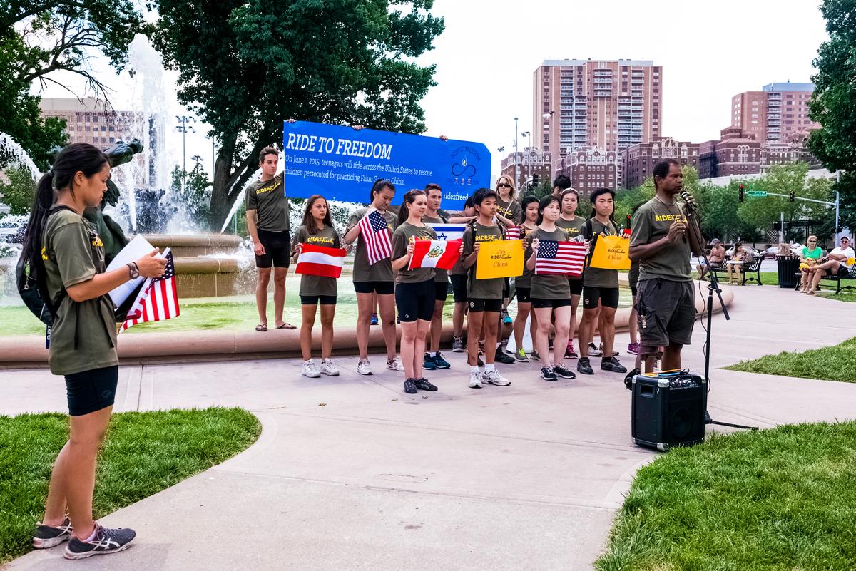 Missouri Officials Welcome Ride2Freedom Cyclists and Their Noble Mission