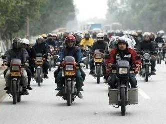 Chinese New Year Travelers Persist Through Harsh Weather