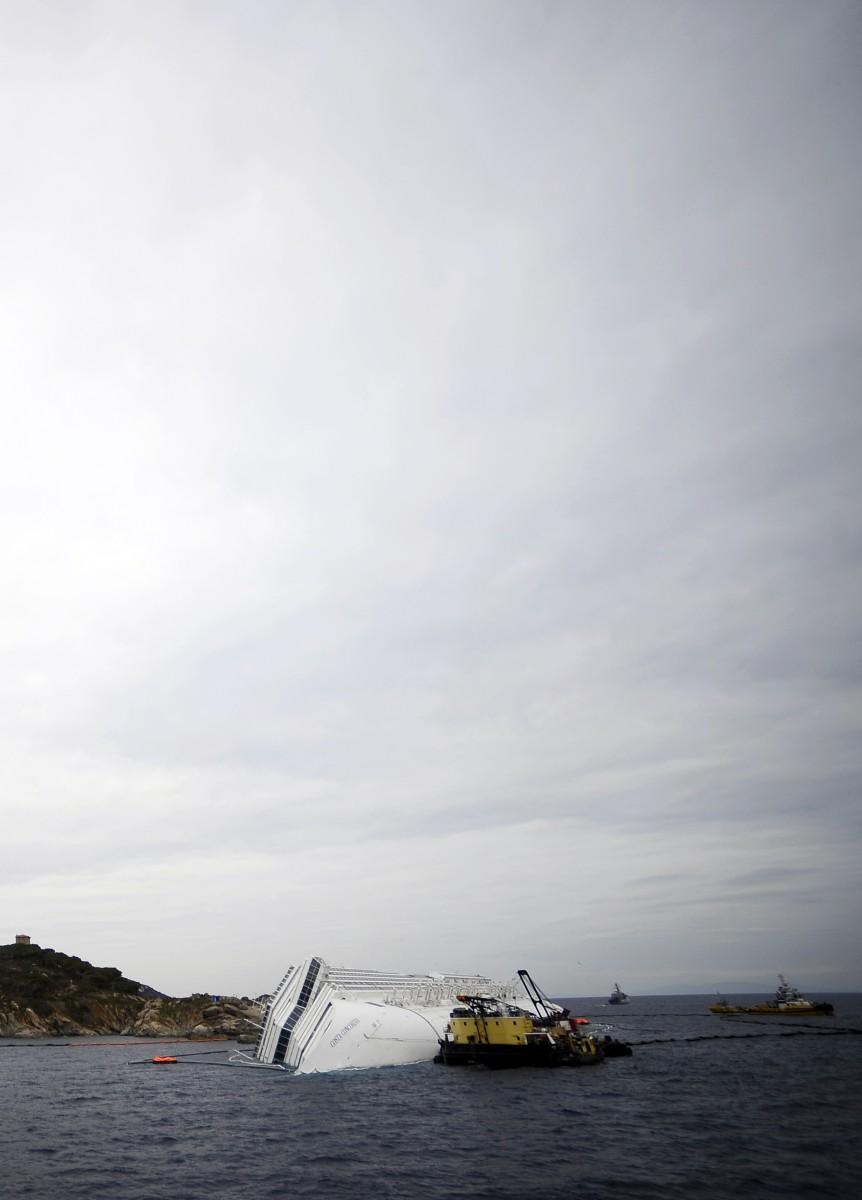 Italian Ship Recovery Operations Halted Over Bad Weather