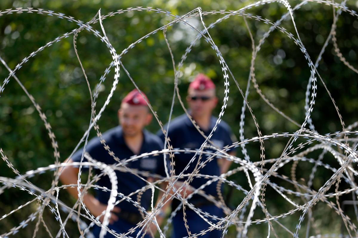 Hungary Puts Inmates to Work on Border Fencing to Bar Migrants