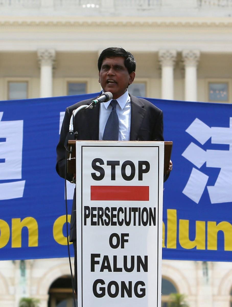 Photo Gallery: Supporters of Falun Gong Urge Freedom in China