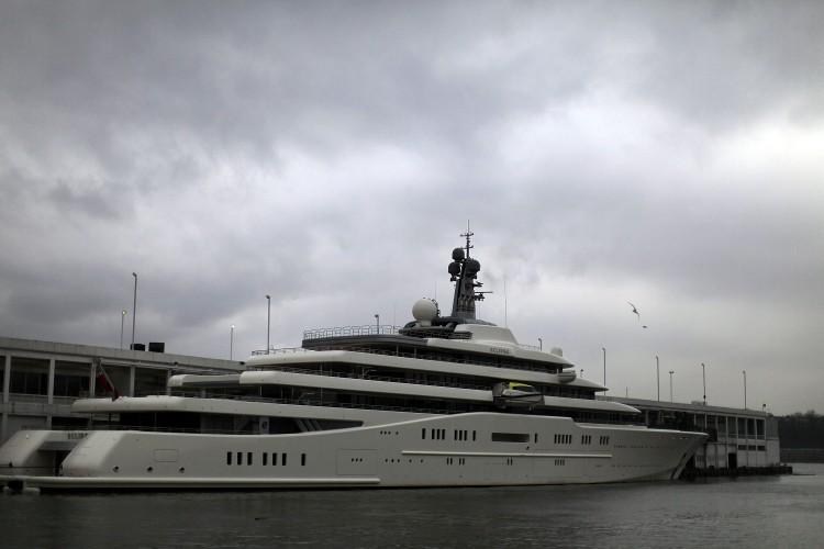World’s Largest Yacht Docked in New York City (+Photos)