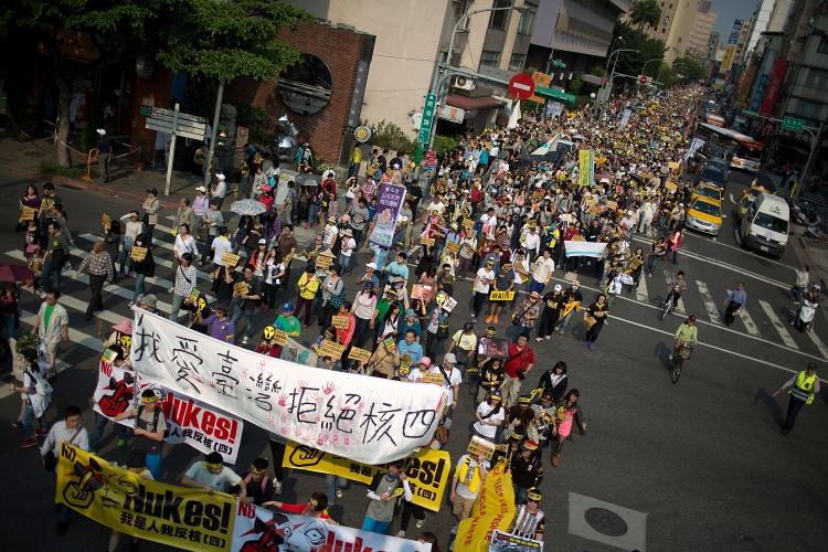 Taiwanese Protest Nuclear Power Plants