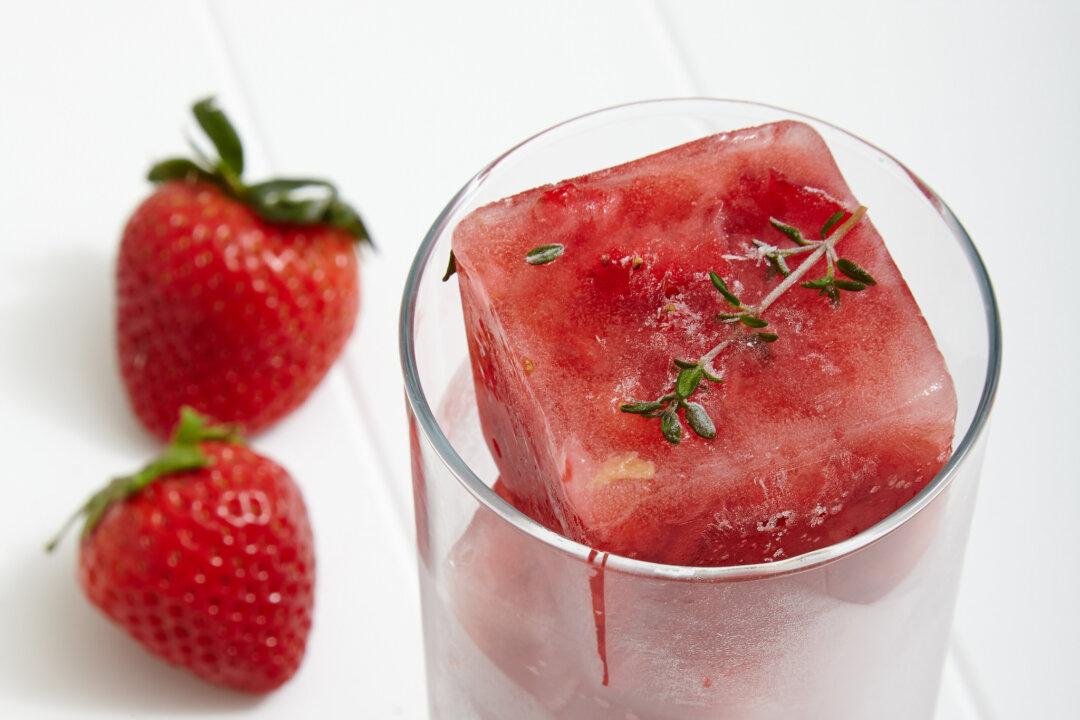 6 Reasons To Use Flavored Ice Cubes