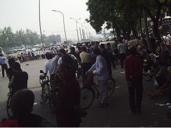 On Pelosi’s Arrival Thousands Protest Chinese Regime