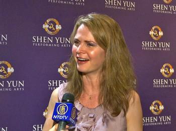 Author Dawn Gallagher Amazed by the Beauty of Shen Yun