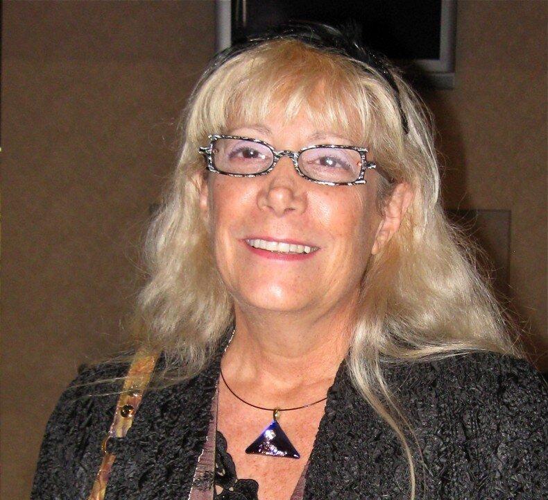 Shen Yun is ‘Euphoric,’ Says Glass Artist