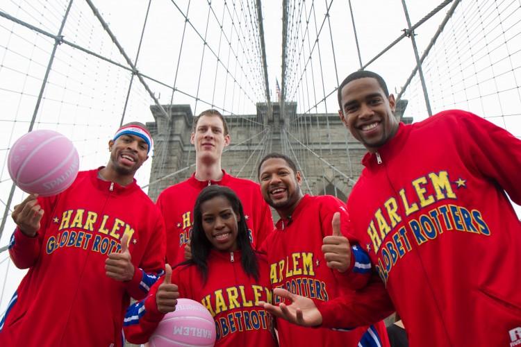 Harlem Globetrotters Dribble Across Brooklyn Bridge (Photos)