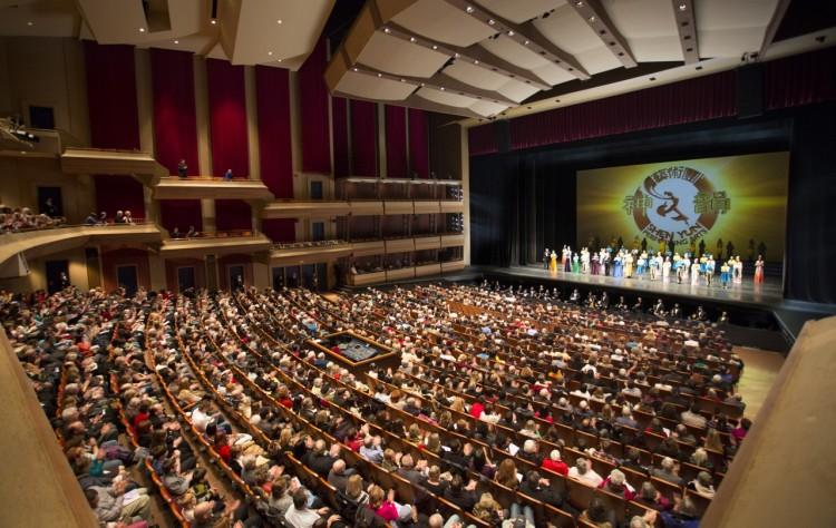 Art Studio Owner Finds Shen Yun Rich in Colour