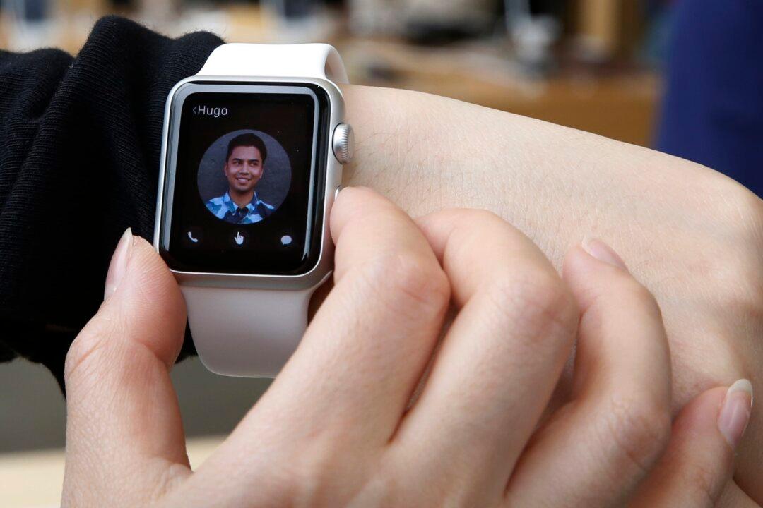 Even Apple Loyalists Taking Their Time on Apple Watch