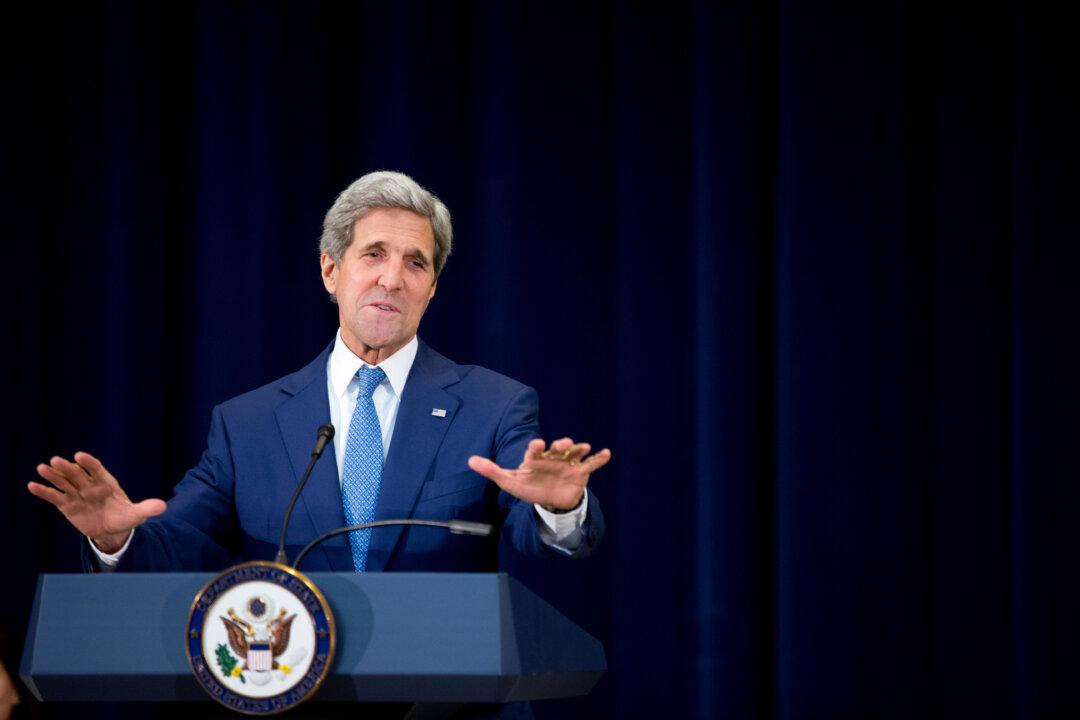 Kerry Pushes Iran Nuke Deal With Wary Arabs in Qatar