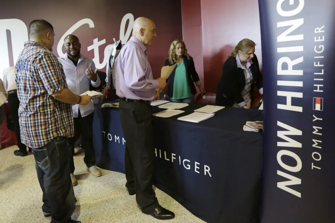 Applications for US Jobless Aid Rise to Still-Low 267,000