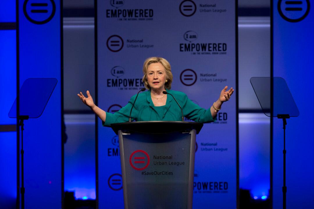 In Swing State Florida, Clinton Calls for Cuba Embargo’s End