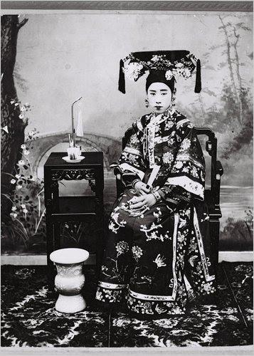 The Manchu Woman From Head to Toe