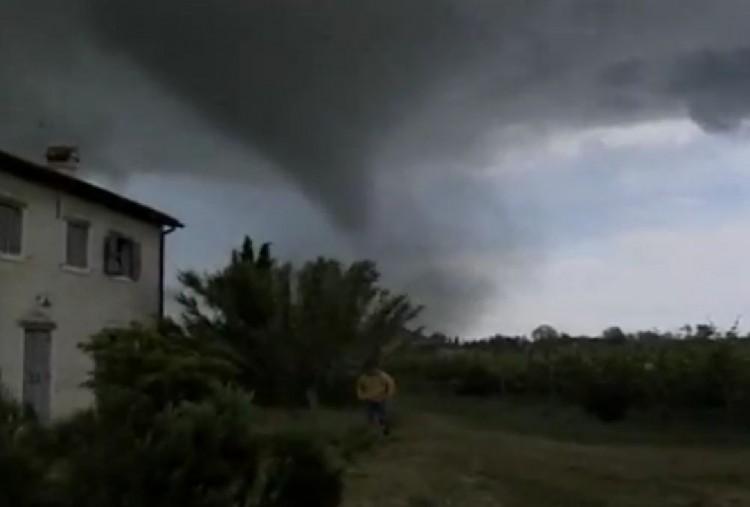 Panic in Venice as Powerful Tornado Sweeps Coast