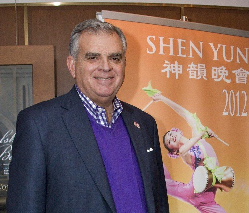 Ray LaHood, Sec. of Transportation, Gives Shen Yun a Top Rating