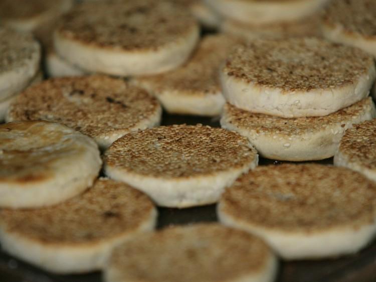 Hundreds of Chinese Students Hospitalized for Food Poisoning