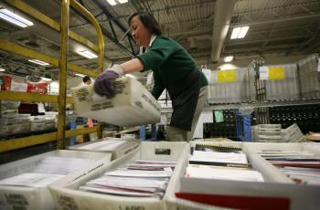 US Postal Service Mulls 5-Day Delivery