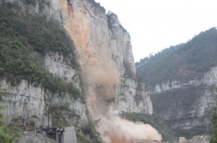 Landslide Buries Five in Southwest China