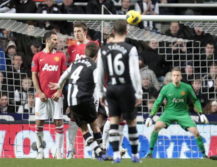 Newcastle Hands Manchester United Second Straight Loss