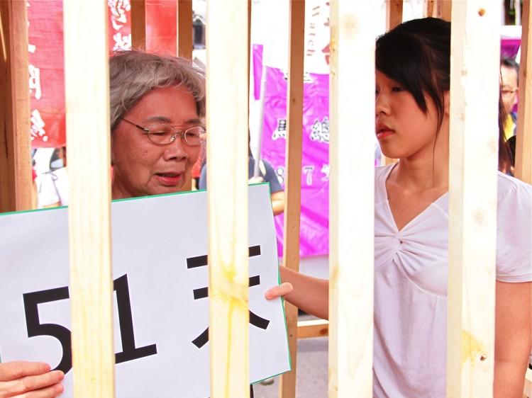 Wife of Abducted Taiwanese Man Visits Him in Chinese Jail